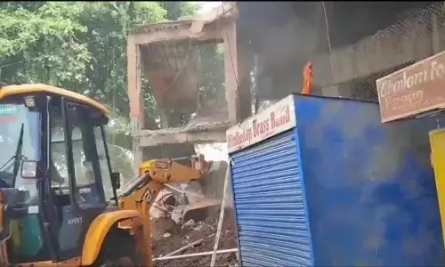 Hyderabad: Two hurt after decade-old staircase of Fatehnagar flyover collapses