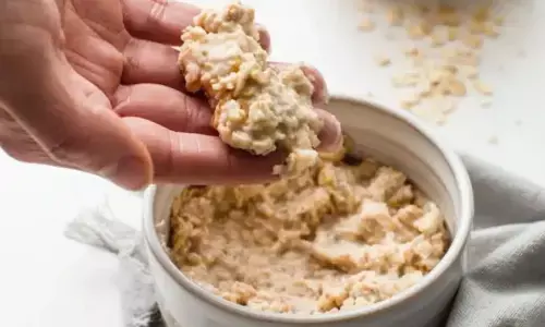 Easy DIY Oats Face Masks to Instantly Brighten Dull Skin