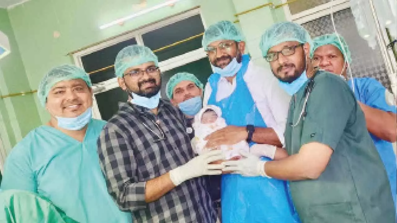 Collector Jitesh V Patil takes wife to govt hospital for delivery