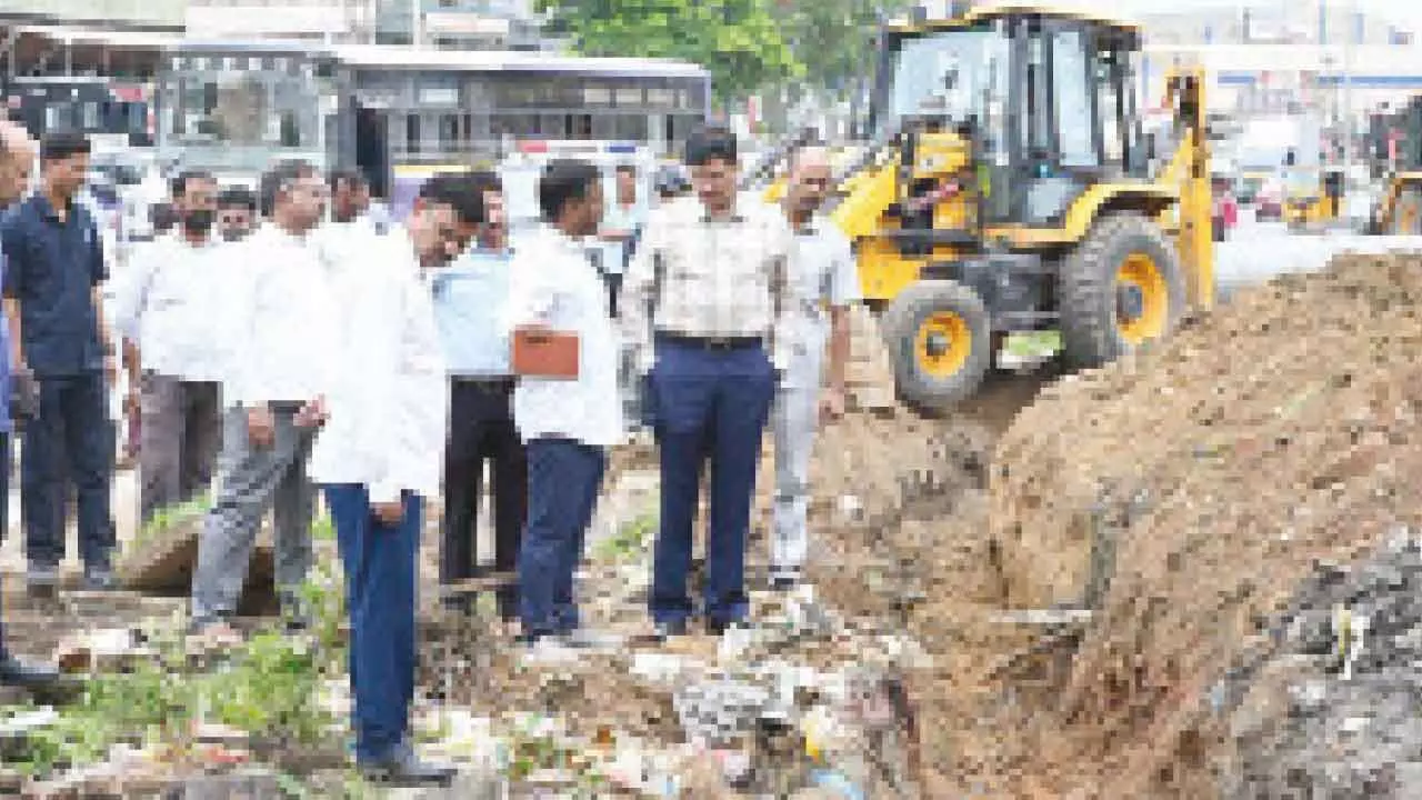 HYDRA chief inspects flood-prone areas HYDRA chief inspects flood-prone areas