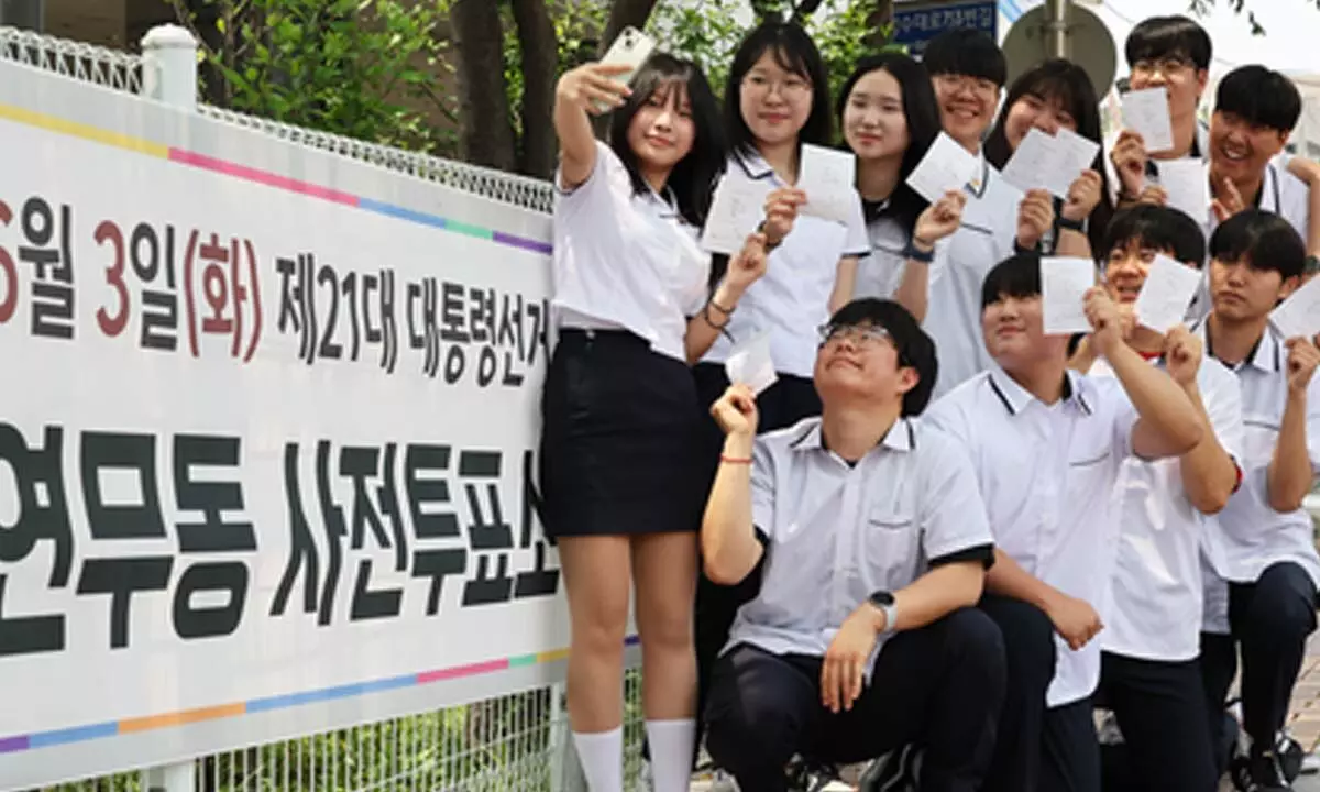 Record 19.58 pc cast ballots on first day of early voting for South Korean presidential election