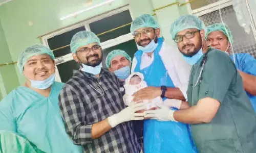 Collector Jitesh V Patil takes wife to govt hospital for delivery
