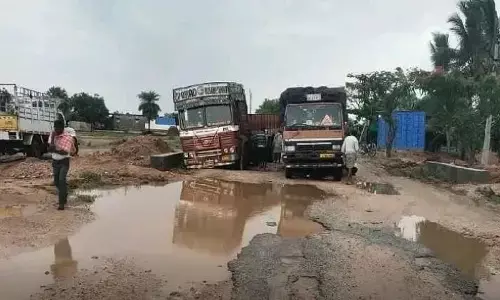 Kurnool-Raichur Inter-State Highway Turns Into a Death Trap: Traffic Halted, Locals Demand Immediate Action
