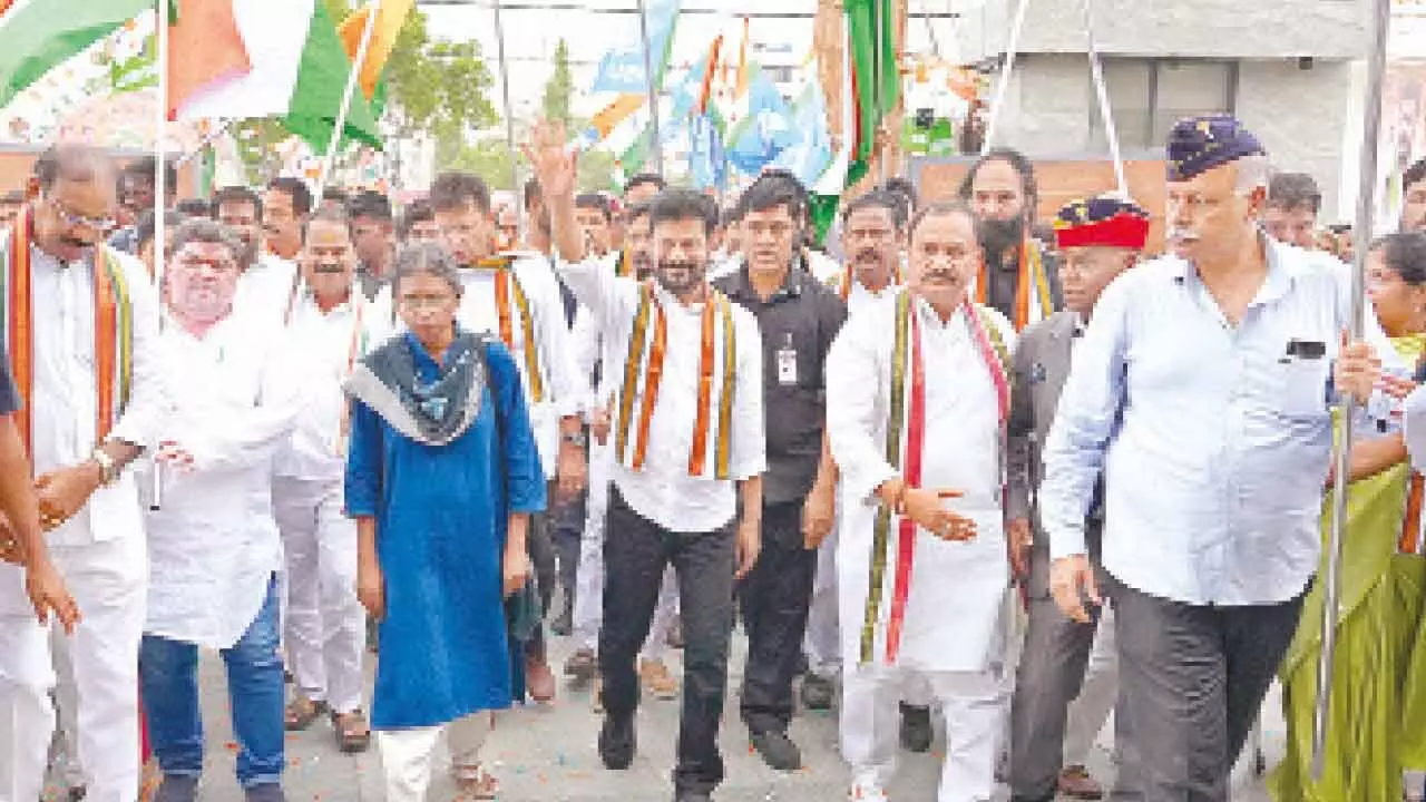 CM calls for Change of guard at Centre CM calls for Change of guard at Centre