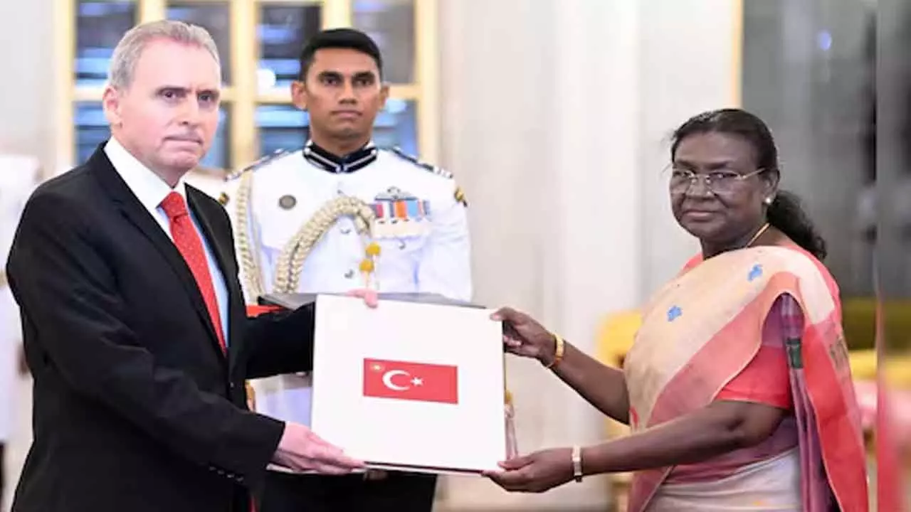 Envoys of 6 nations present credentials to President Envoys of 6 nations present credentials to President