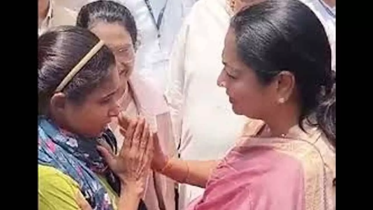 ‘No worries, I am with you’, CM to inconsolable attendant of patient ‘No worries, I am with you’, CM to inconsolable attendant of patient