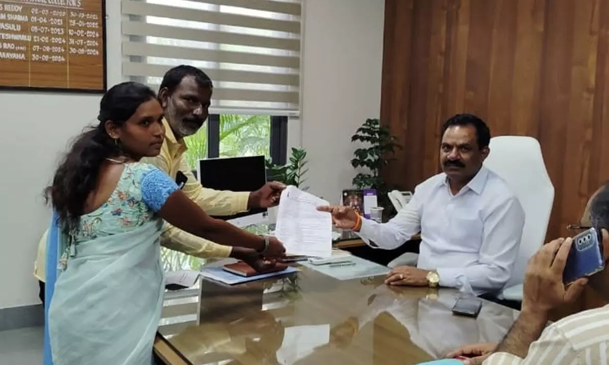 Telangana JAC Submits 13-Point Demand Memorandum to Jogulamba Gadwal Collector Seeking Welfare Measures for Statehood Activists Telangana JAC Submits 13-Point Demand Memorandum to Jogulamba Gadwal Collector Seeking Welfare Measures for Statehood Activists