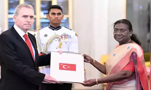 Envoys of 6 nations present credentials to President