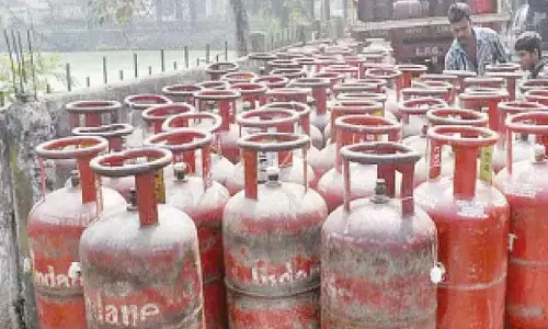 Illegal LPG cylinder refilling still rampant as govt turns a blind eye