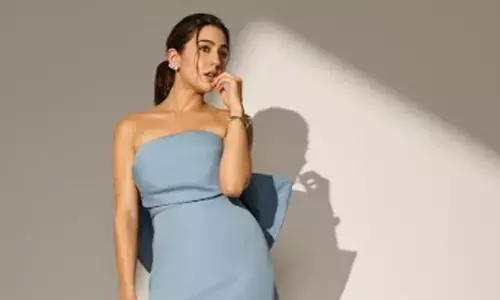 Sara’s blue-bow moment turns heads