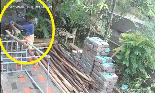Construction Contractors Quick Reflexes Save Falling Worker In Kerala Rescue