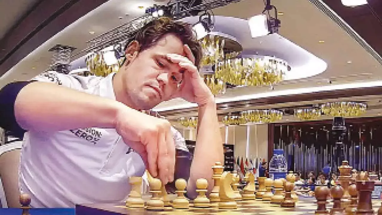 Carlsen leads after round 4, Gukesh wins