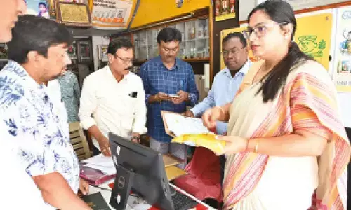 Collector warns strict action against fake seed sellers