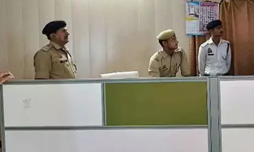 5 nabbed with cache of arms in hotel raid