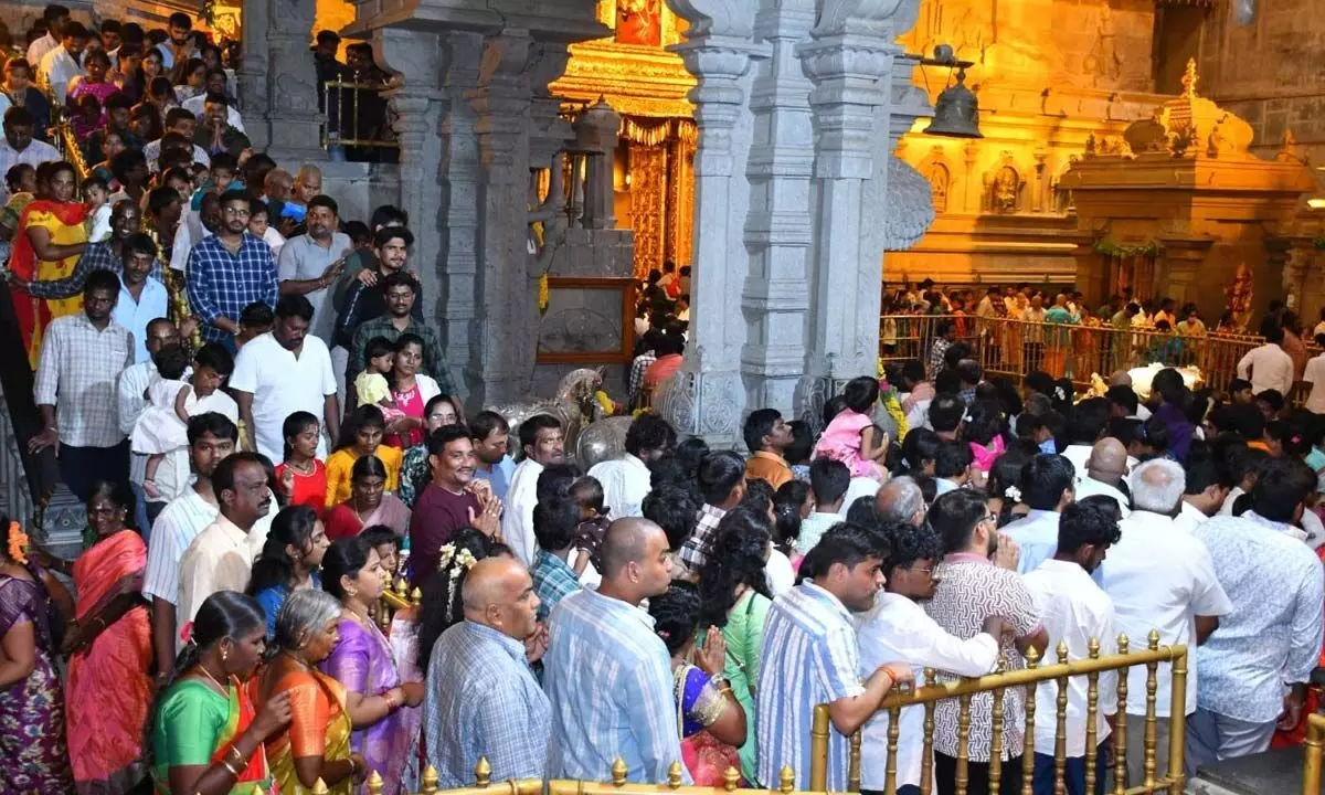 Huge devotee rush at Yadagirigutta temple Huge devotee rush at Yadagirigutta temple