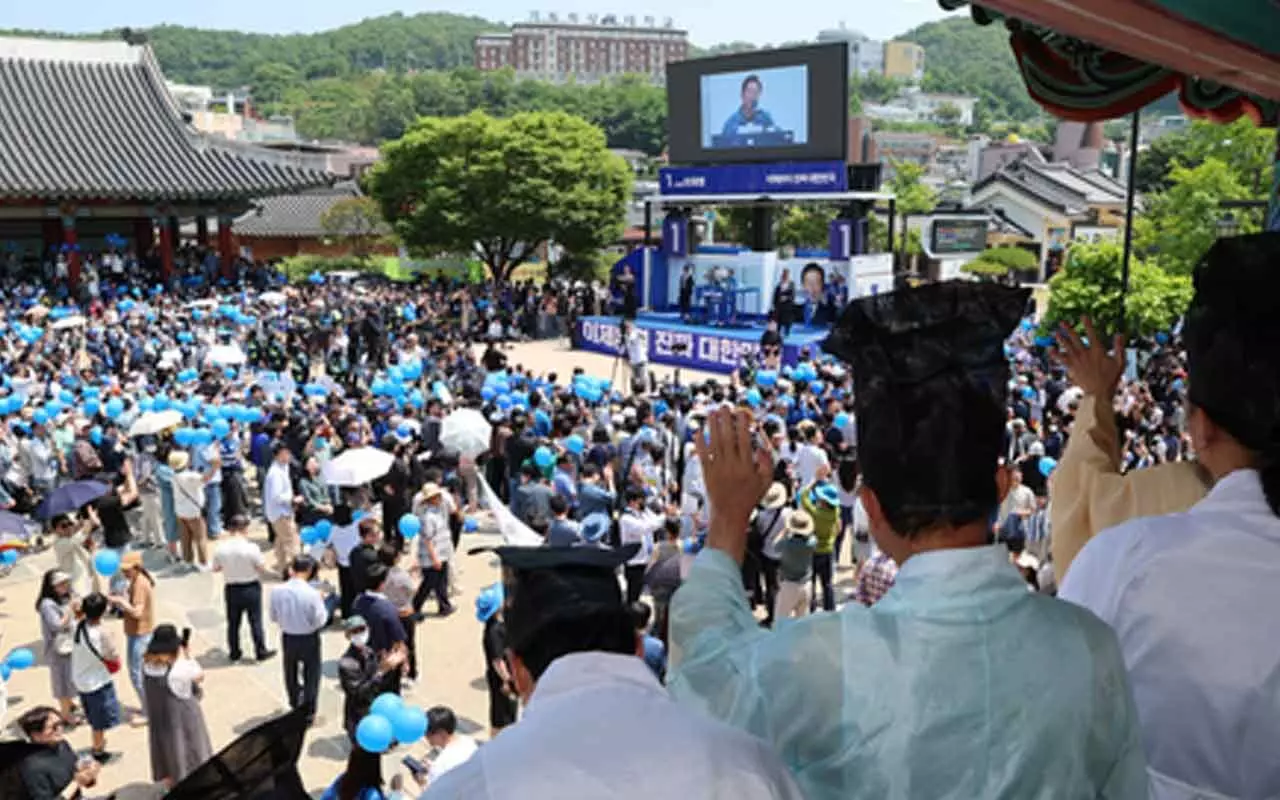 South Korea: Presidential rivals make last-ditch campaign push with election two days away South Korea: Presidential rivals make last-ditch campaign push with election two days away