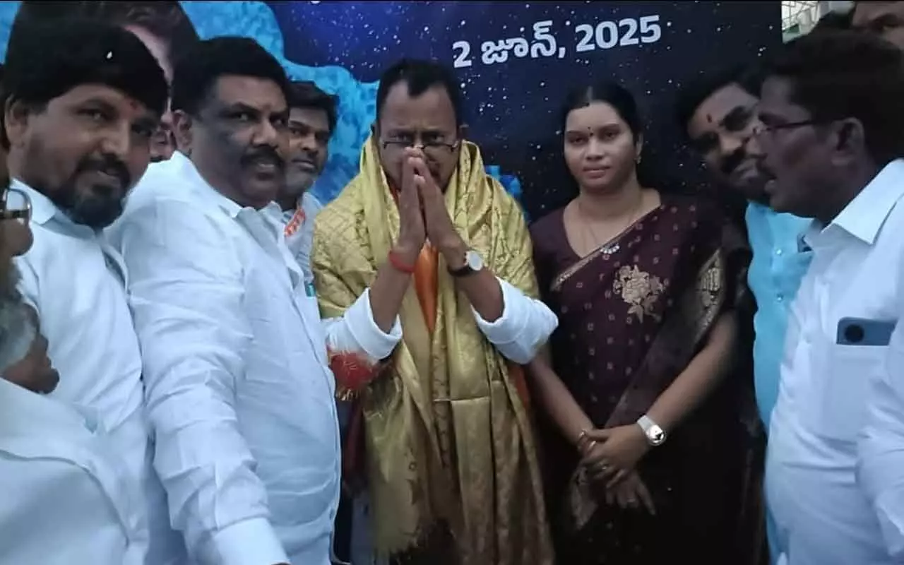 Saritha Tirupathayya Felicitates Mallu Ravi on Appointment as TPCC Disciplinary Committee Chairman Saritha Tirupathayya Felicitates Mallu Ravi on Appointment as TPCC Disciplinary Committee Chairman