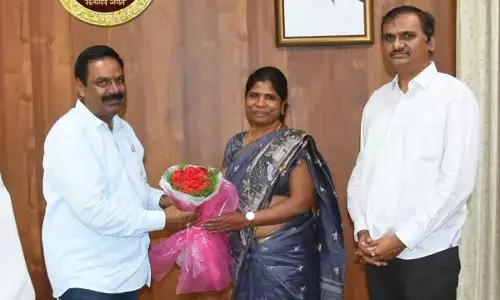 L .Alivelu assumes charge as a New RDO of Gadwal