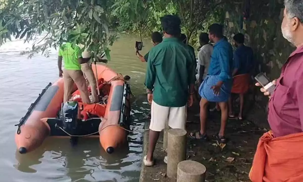 Heroic Weaver Sacrifices Life While Rescuing Two Drowning Children From Tamil Nadu River Heroic Weaver Sacrifices Life While Rescuing Two Drowning Children From Tamil Nadu River