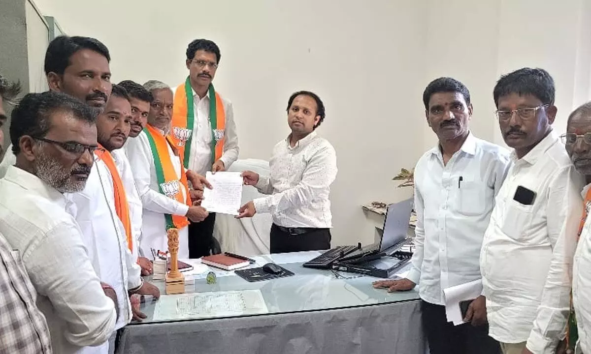 Petition Submitted to Ensure Smooth Implementation of PM Vishwakarma Yojana in Jogulamba Gadwal