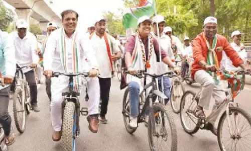 Congress takes out bicycle rally commemorating youth’s sacrifices