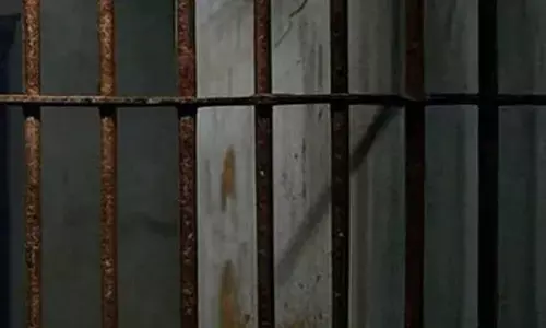 Massive jailbreak in Karachi amid earthquake chaos; over 200 inmates flee Malir prison