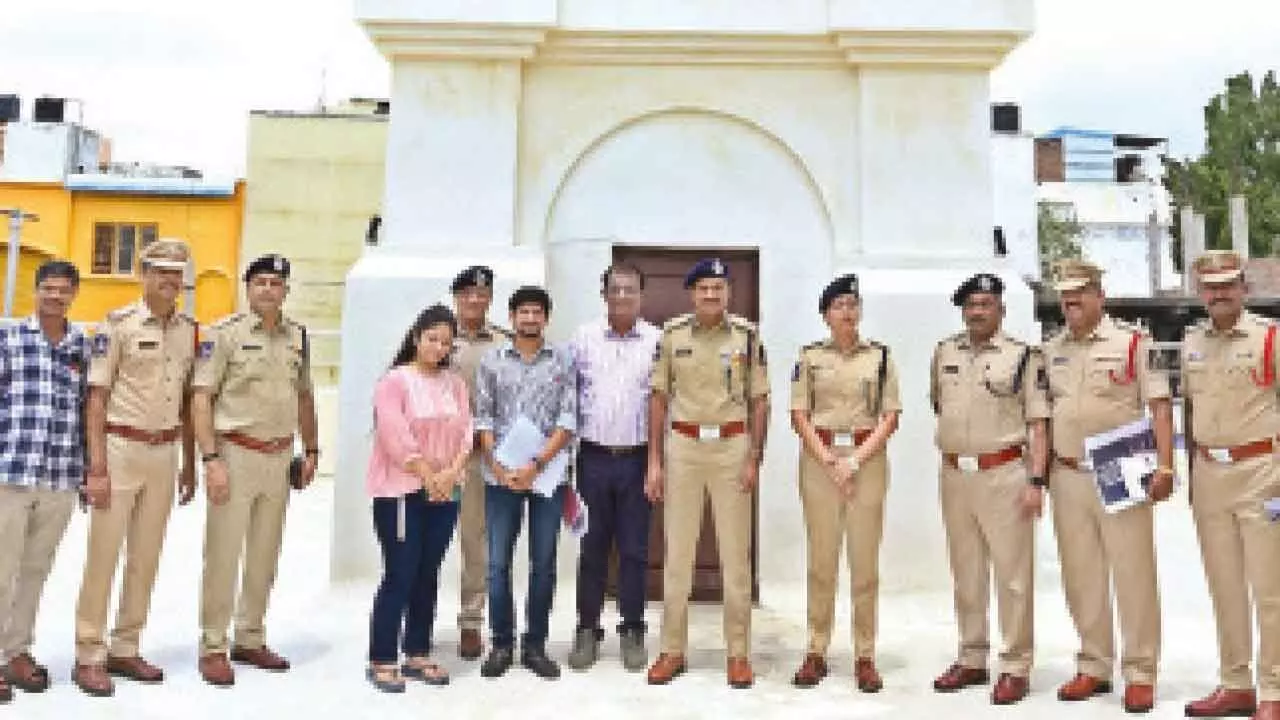 Top cop CV Anand visits renovated Ramgopalpet PS Top cop CV Anand visits renovated Ramgopalpet PS