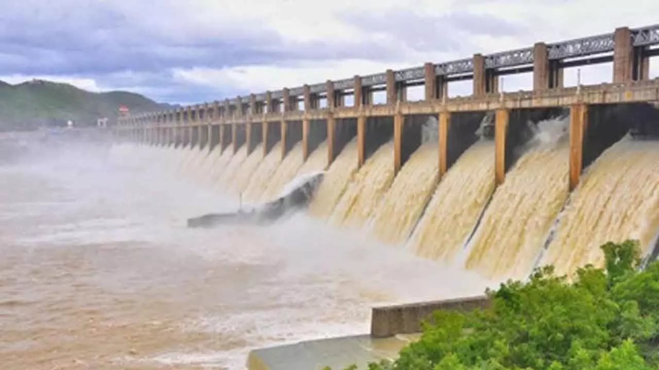 Mettur dam sees sharp rise in water level, farmers cheer Mettur dam sees sharp rise in water level, farmers cheer