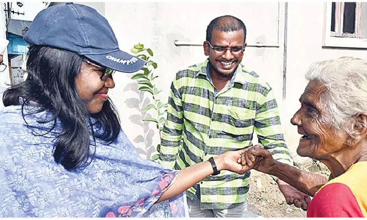 Collector enquires about beneficiaries’ satisfaction Collector enquires about beneficiaries’ satisfaction