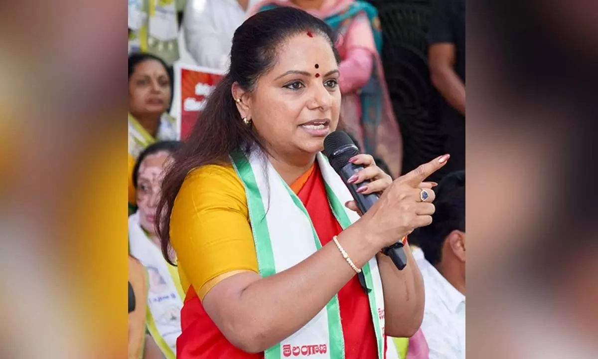 Kavitha leads protest against notices to KCR over irregularities in Kaleshwaram project Kavitha leads protest against notices to KCR over irregularities in Kaleshwaram project