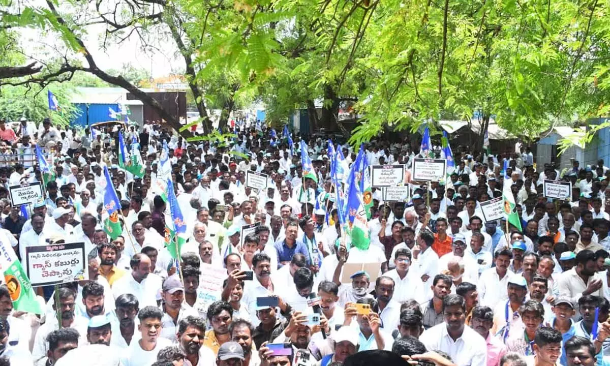 YSRCP observes “Betrayal Day” with rally in Banaganapalle YSRCP observes “Betrayal Day” with rally in Banaganapalle