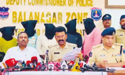 Cops bust drug peddling gang; cocaine and ephedrine worth Rs 1 crore seized