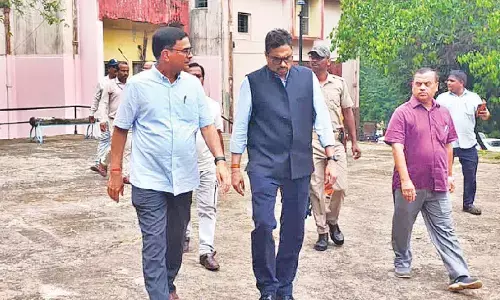 I&B Secy visits IIMC Dhenkanal