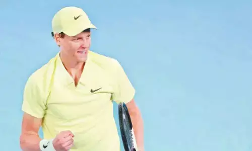 Sinner sprints into Roland Garros last 8