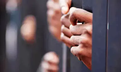 Mass prison break in Pak after quakes trigger chaos