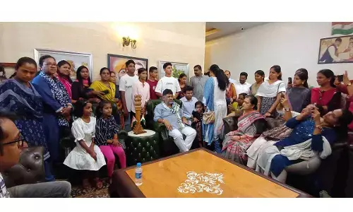 Resolve Sri Sharada Vidyaniketan school issue, Shivakumar tells top cop