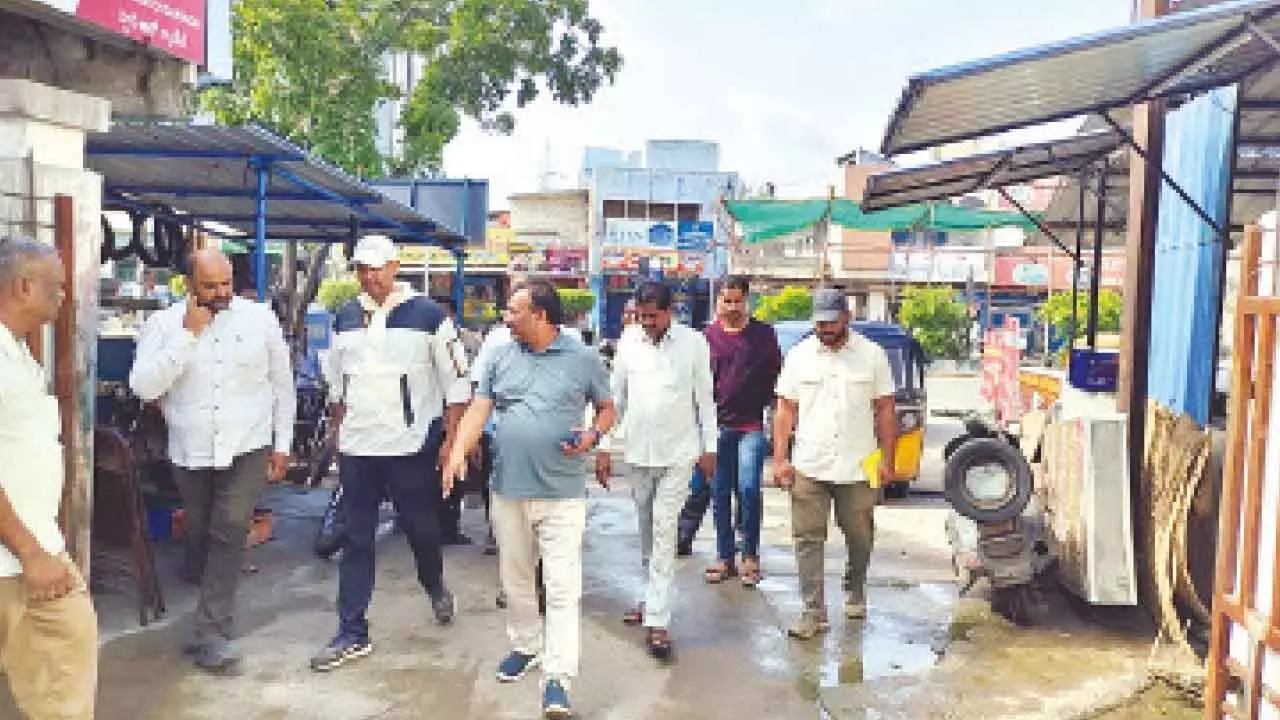 Spl measures taken to ease Kurnool city traffic: Civic chief Spl measures taken to ease Kurnool city traffic: Civic chief