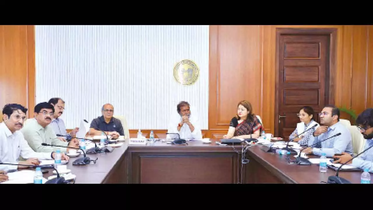 Minister prods babus to ensure 24x7 power supply to hospitals