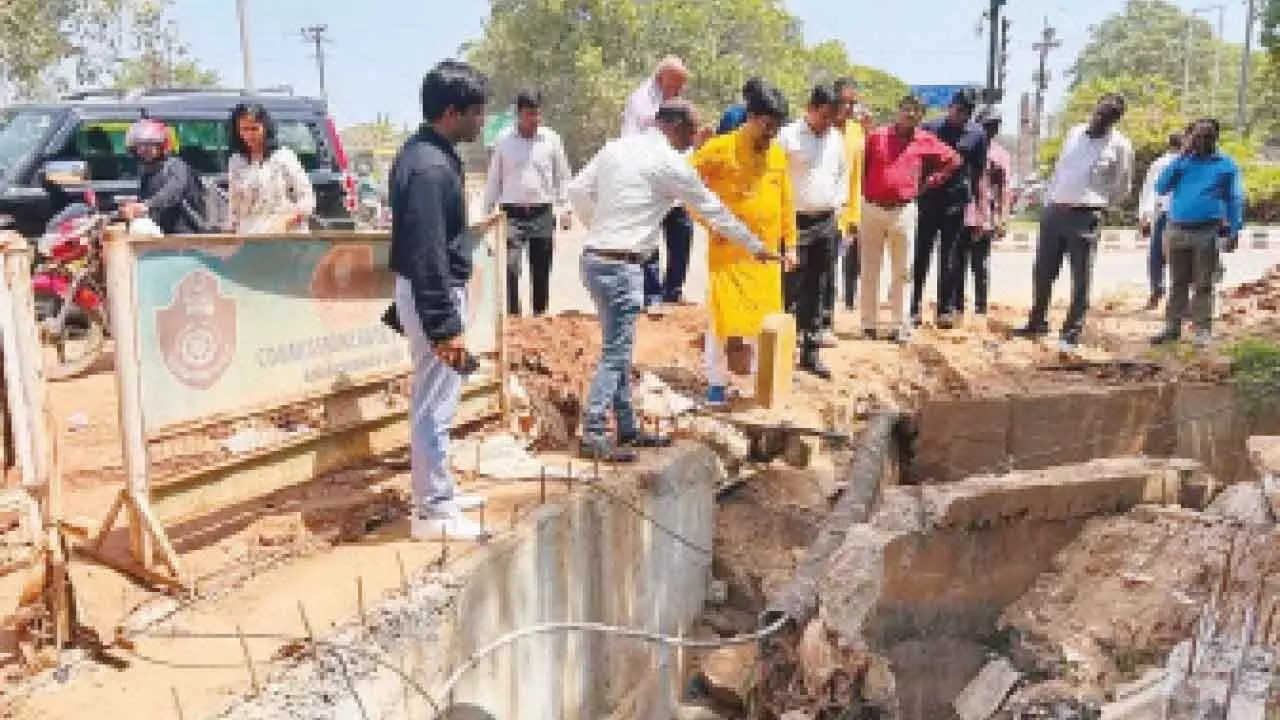 Minister Krushna Chandra Mahapatra warns of action over waterlogging Minister Krushna Chandra Mahapatra warns of action over waterlogging