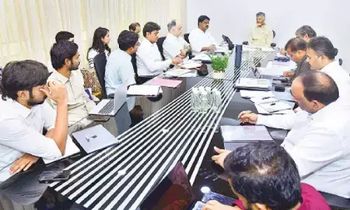 Ensure 15L ‘Bangaru Kutumbalu’ are adopted by Aug 15: CM