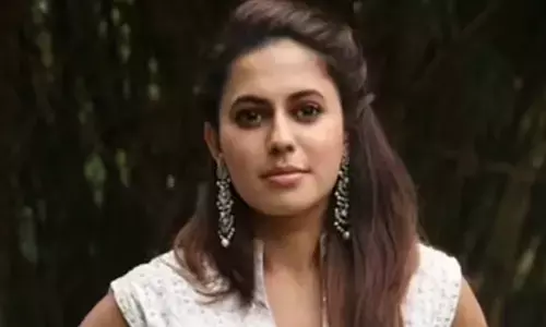 Kannada Actors Mother Challenges Prolonged Detention In Karnataka High Court Despite Bail Grant