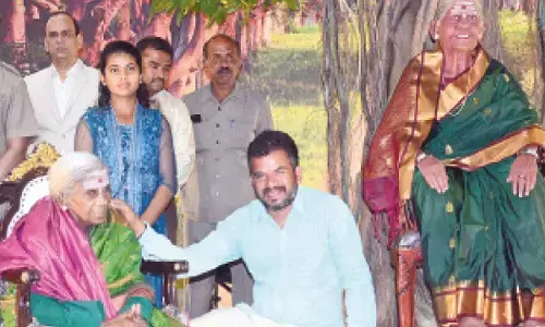 Green activist Saalumarada Thimmakka honoured with life-size silicone sculpture