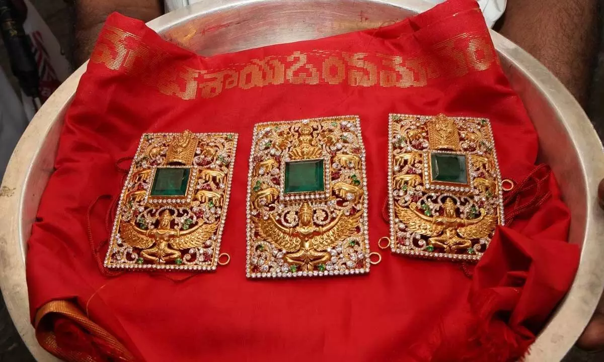 Jewels worth Rs 34.46 L presented to Govindaraja Swamy Jewels worth Rs 34.46 L presented to Govindaraja Swamy