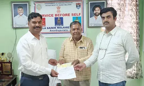 Armed Forces Flag Day Fund receives donation from Harishchandra Ghat Committee