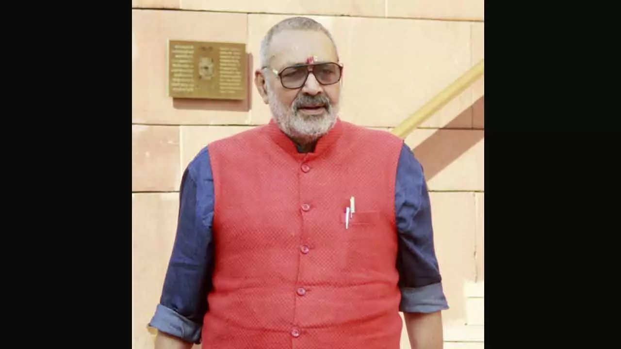 Mahagathbandhan is Thugbandhan, Lalu dreaming of making Tejashwi CM: Giriraj Singh