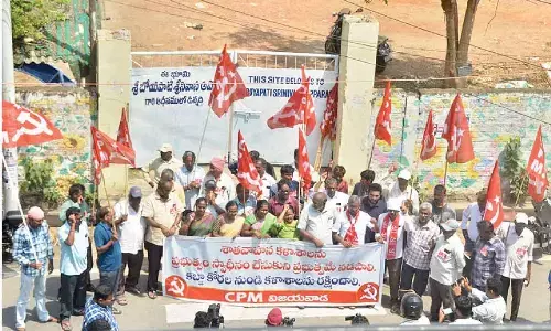CPM protests demolition of Satavahana College