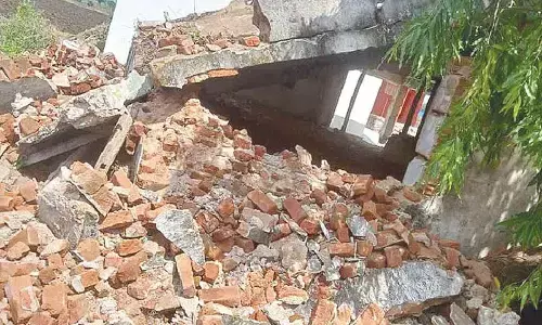 Four students hurt as school building collapses
