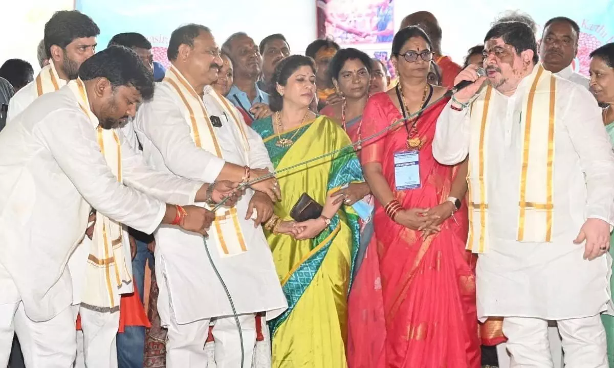 Thousands throng Bathini’s famed ‘Fish Prasadam’ at Nampally Thousands throng Bathini’s famed ‘Fish Prasadam’ at Nampally