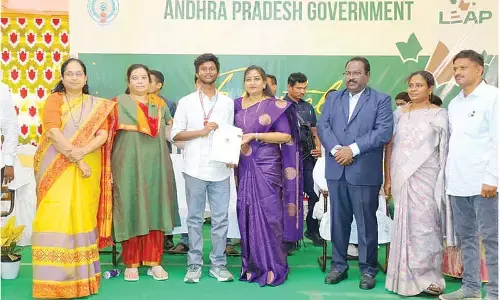 Home minister presents awards to 158 meritorious students