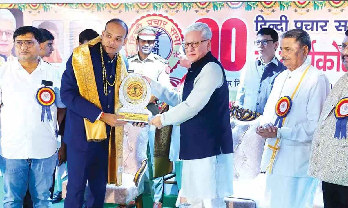 Hindi plays pivotal role in keeping India united, says Governor Hindi plays pivotal role in keeping India united, says Governor